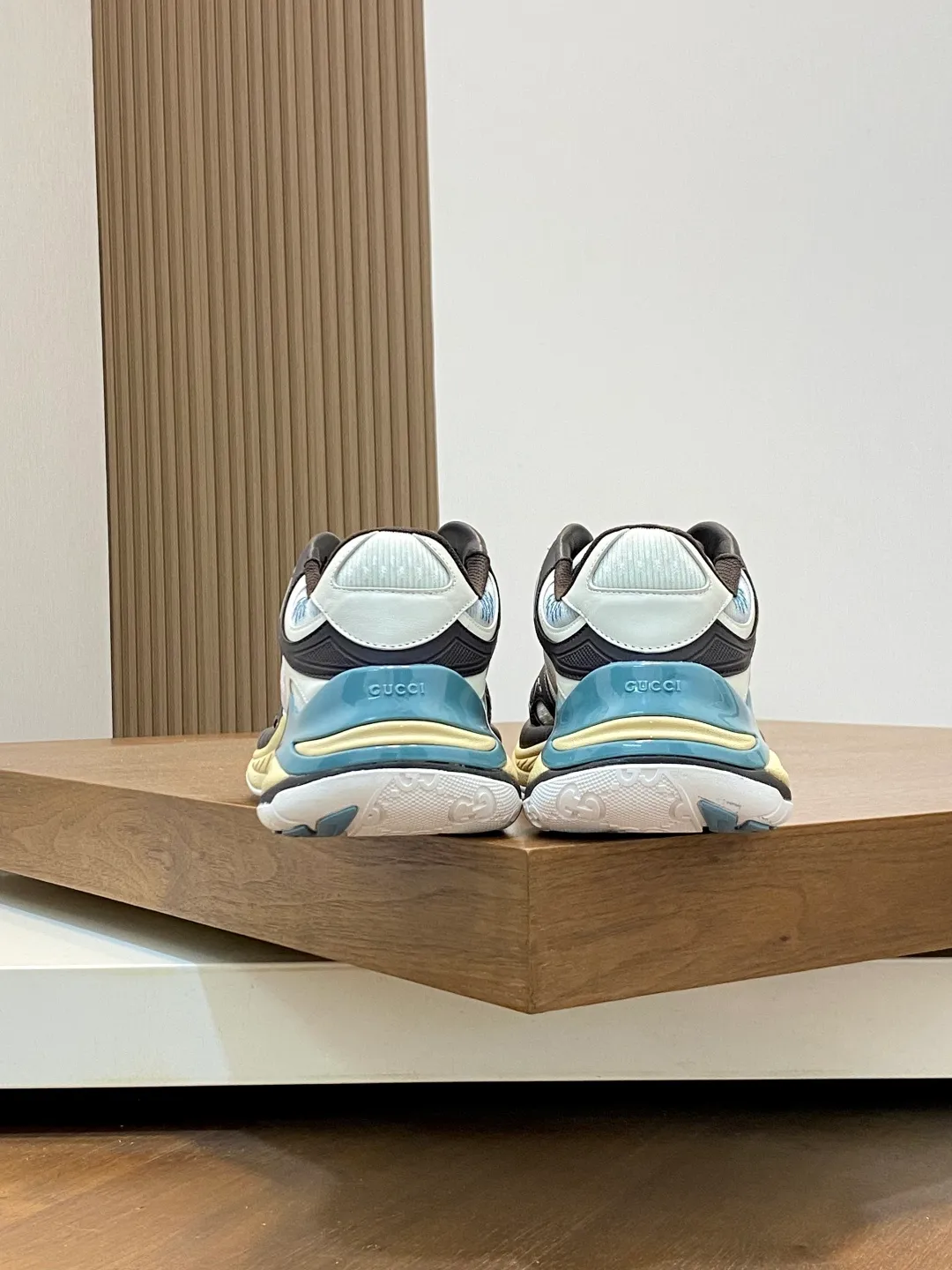 Men's Men's Shoes 💰900 Gucci Gucci 2.0 Sports Shoes Couple's Style Retro Casual Shoes Running Shoes Original Purchase, Development, Production Gucci 2.0 Sports Shoes reinterpret the brand's iconic striped webbing elements. This sneaker reinterprets the iconic details. It uses EVA thick soles and a smart silhouette to bring a stable and comfortable wearing experience. Exquisite packaging at the delivery counter. Fabric: original imported cowhide + technical fabrics. Lining: original imported breathable mesh. Sole: original molded ultra-light foam rubber. Bottom thickness: 4CM. Size: 39-44 (customized for 38, 45, 56)